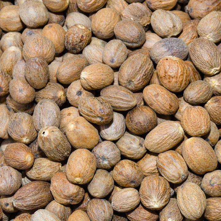 whole spices nutmeg